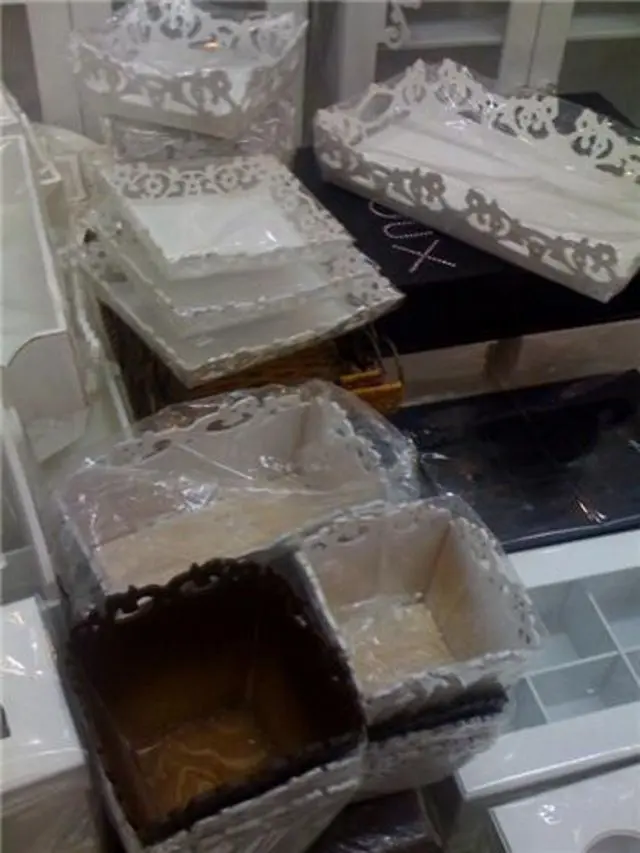 BAUS, CR MUDOS, COMODAS, CRISTALEIRAS, PROVENCAIS