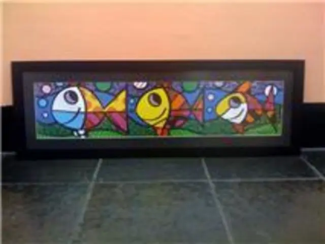 QUADROS COM REPRODUÇOES DE ROMERO BRITTO
