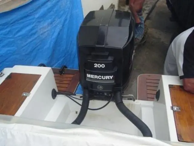 Vendo Lancha em excelente estado e revisada