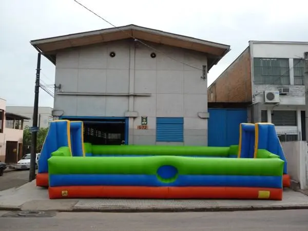 Brinquedos infláveis ARTEINFLAVEL Futebol de sabão, venda e locação