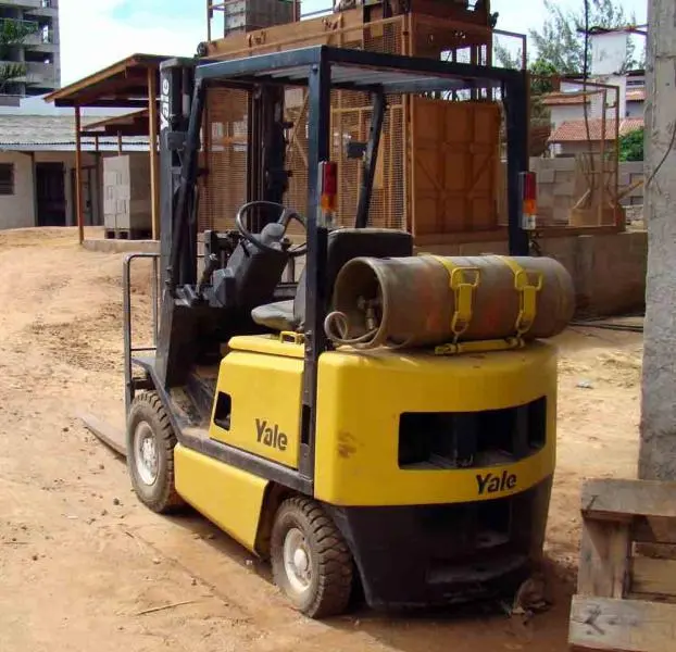 EMPILHADEIRA MARCA YALE - ANO 2001