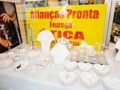 Lentes de contato, óculos - Óticas e Relojoaria Vitória