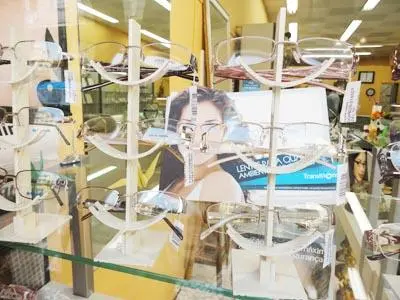 Lentes de contato, óculos - Óticas e Relojoaria Vitória