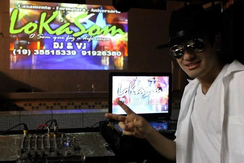 DJ ARARAS, Lokasom