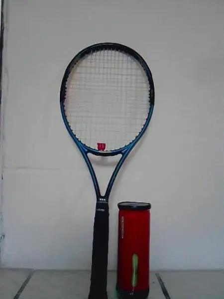 Raquete de tenis em grafitti