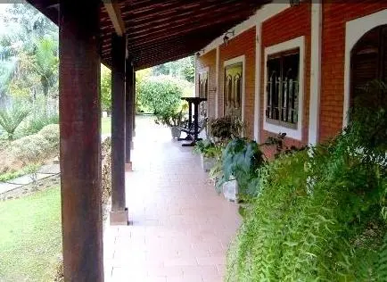 CHÁCARA ACONCHEGANTE IDEAL PARA PEQUENOS GRUPOS CÓD 323