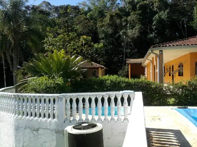 BELA CHÁCARA COM PISCINA AQUECIDA EM JUIQUITIBA