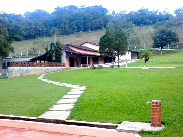 LINDO SITIO ALTO PADRÃO 100 MTS DA RODOVIA