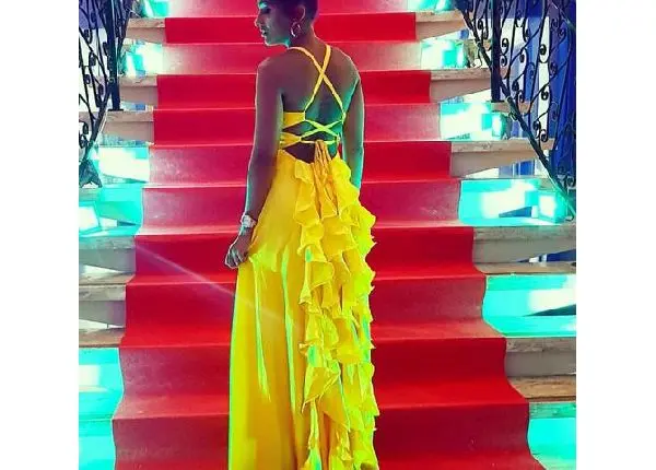 Vendo vestido amarelo veste P e M