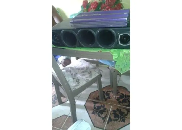 Box com corneta, twitta e modelo