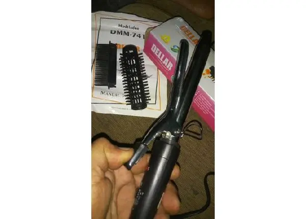 Escova modeladora semi nova