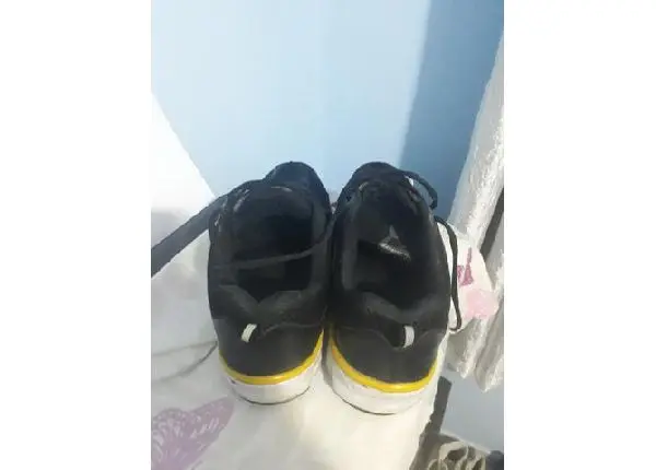 Tênis pouco utilizado
