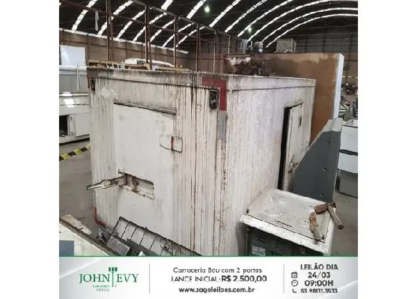 Leilão - Carroceria Baú com 2 portas
