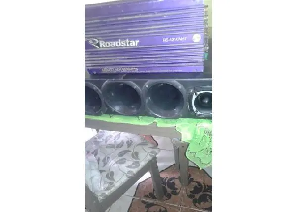 Box com corneta, twitta e modelo