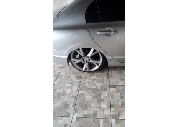 Roda e pneu aro 20/ 5x114 225/30r20