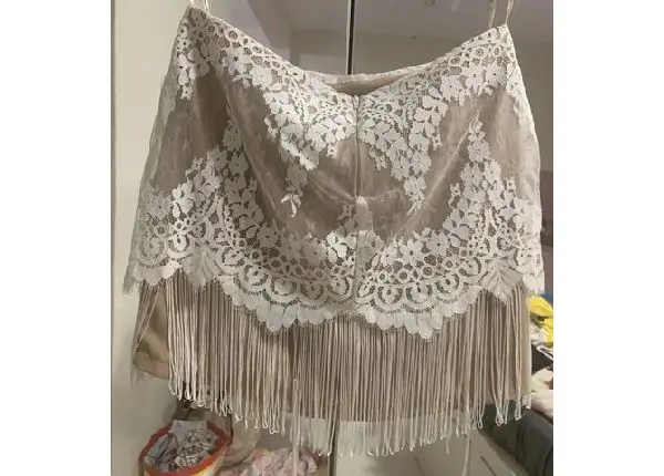 Saia franjas e renda