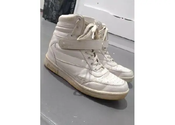 Vendo Tenis Branco Importado