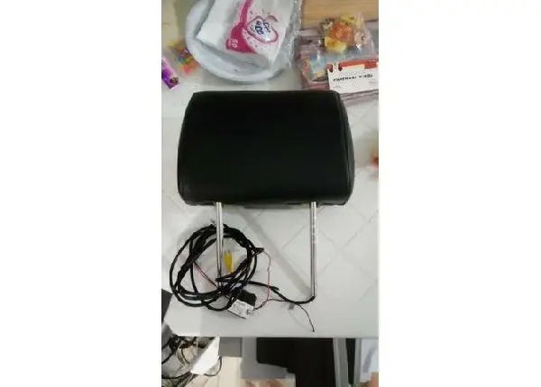 Encosto de cabeça com multimidia