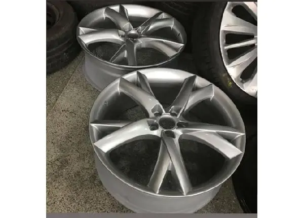 Roda e pneu aro 20/ 5x114 225/30r20