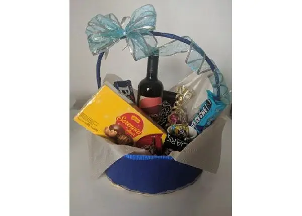 Cesta de chocolate para homem