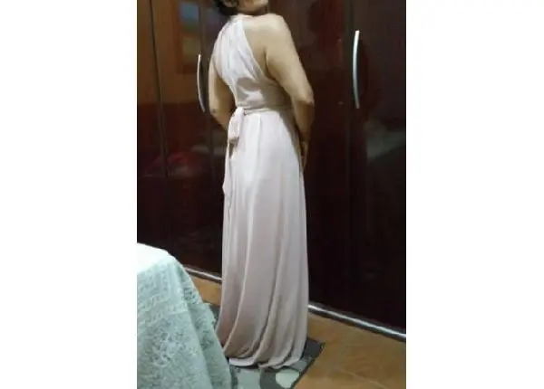 Vestido de festa rosa pastel.