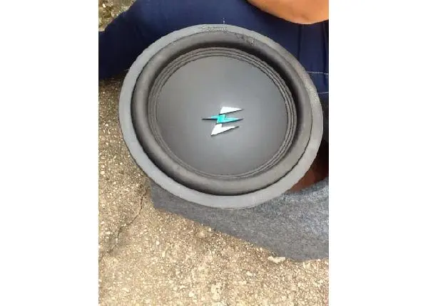 Grave Evok 700rms na garantia