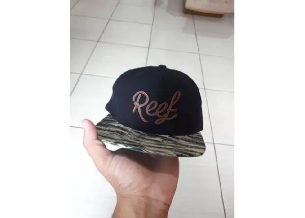 Bonés para brique