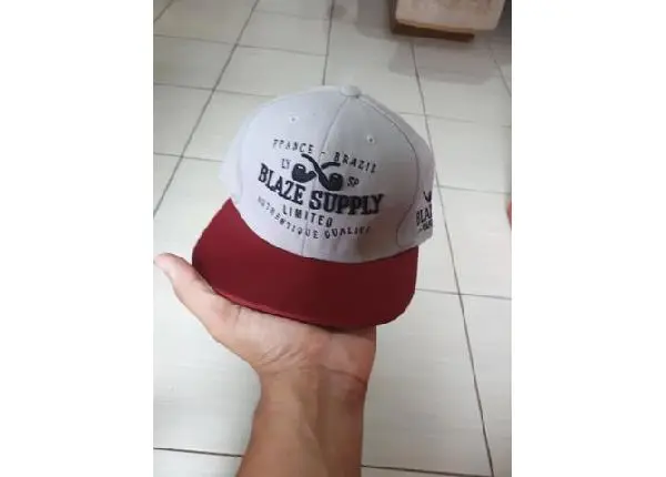 Bonés para brique