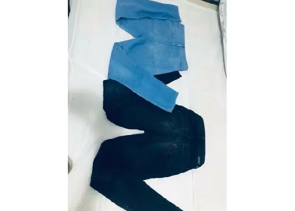 2 calças jeans pó apenas 25, 00