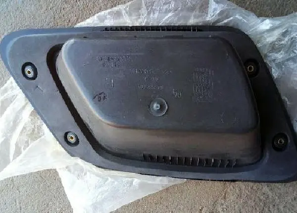 Pisante Lateral Caçamba Direita Chevrolet Montana 2010 à 2012 Original