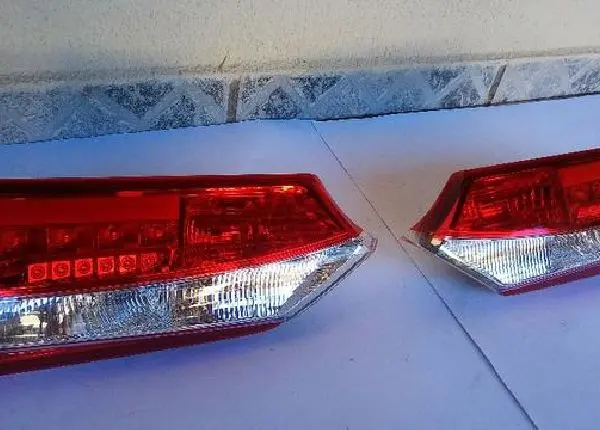 Par Lanternas Tampa Traseiras Led Toyota Corolla Altis 2015/2017 Originais
