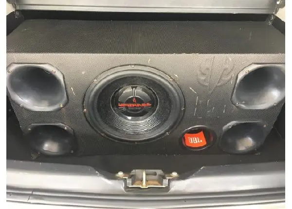 Vendo som automotivo