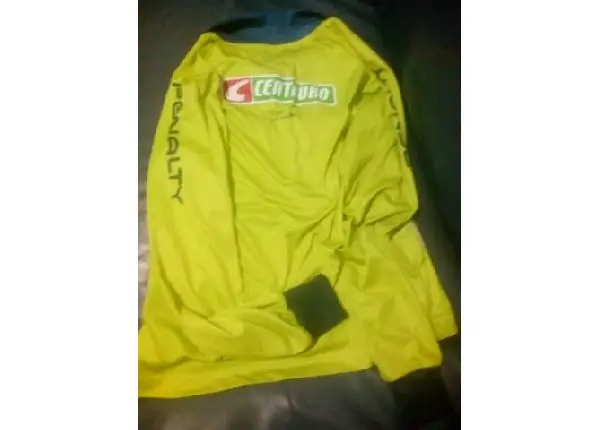 Camisa manga longa M, marca Pênalti, original *