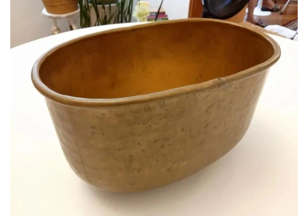 Cachepô Oval em Metal Dourado 14 cm x 24 cm x 14 cm