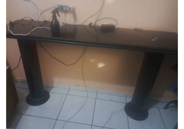 Console de mármore cristal com duas colunas e um balcão