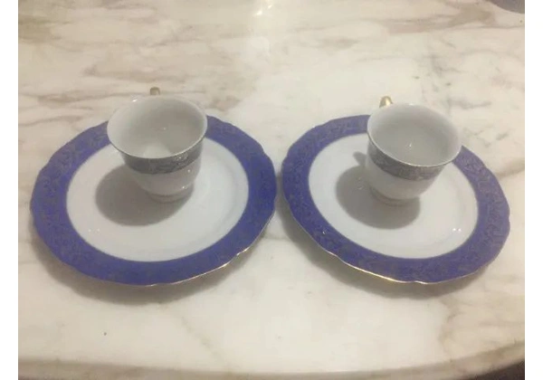 Jogo com 2 xícaras e 2 pratos de café, deslumbrantes !!!