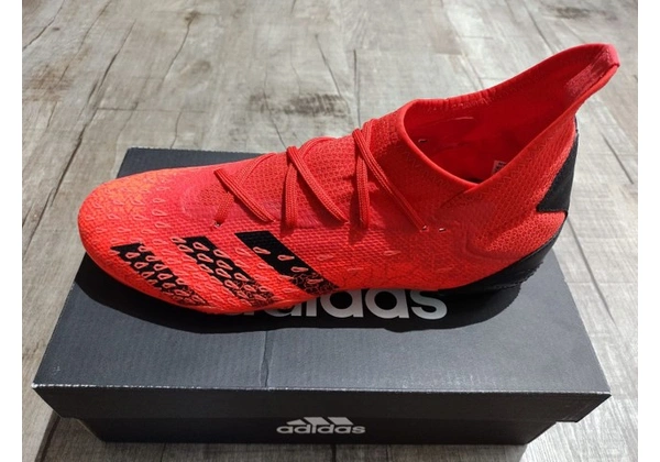 Chuteira Adidas original Nova campo