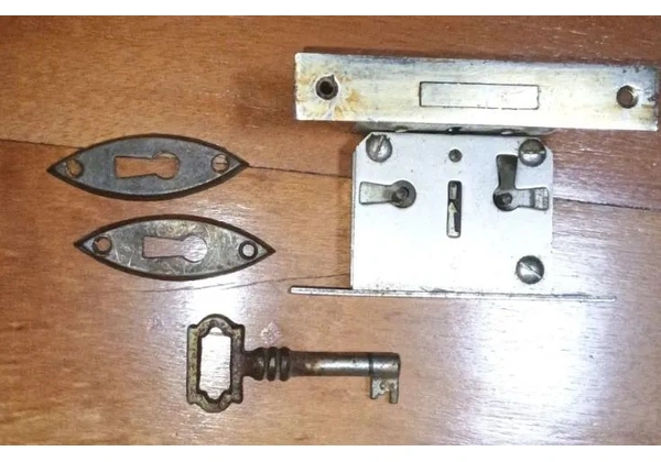 MINI FECHADURA PARA MÓVEIS