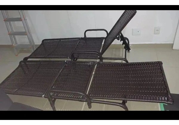2 cadeiras e 1 mesa . NÃO ACEITO OFERTA OU TROCA!