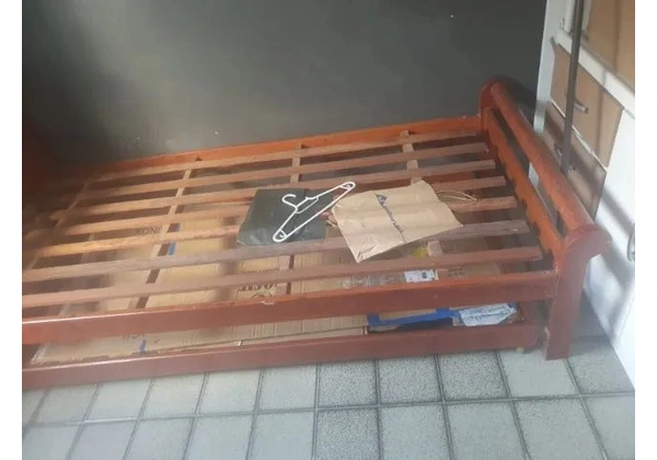 Bi Cama de madeira solteiro