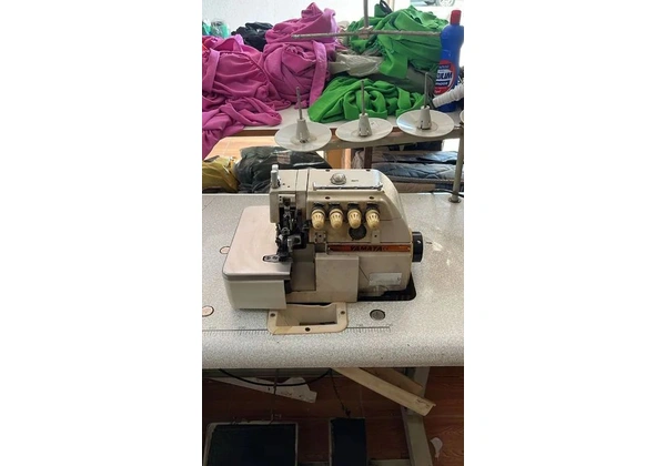 Máquina de Costura interlok Industrial Yamato
