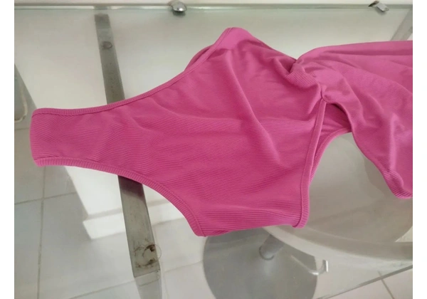 Vestido Rosa Pink com fenda lateral - Tamanho P