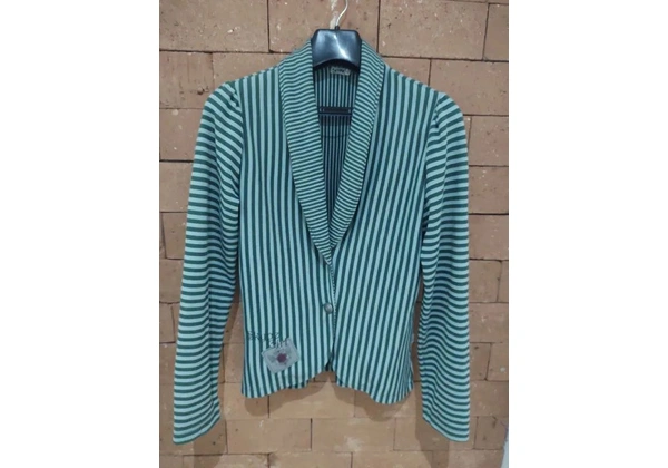 Casaco listrado verde e branco