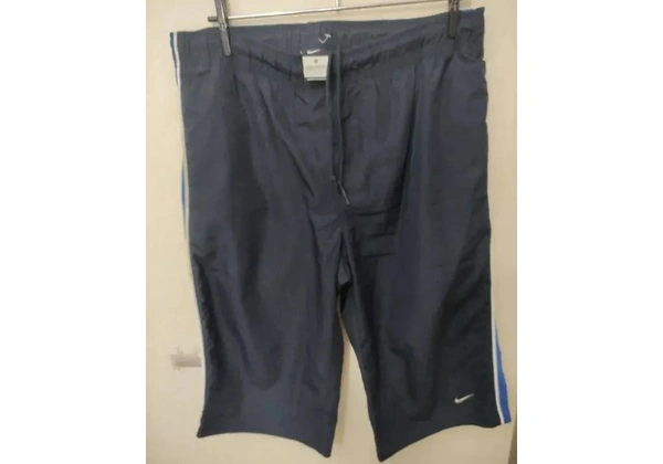 NIKE BERMUDA MASCULINA TAM M 85, 00<br>TACTEL<br>Com forro tela<br>Altura 70cm<br>Cintura com cordone<br>