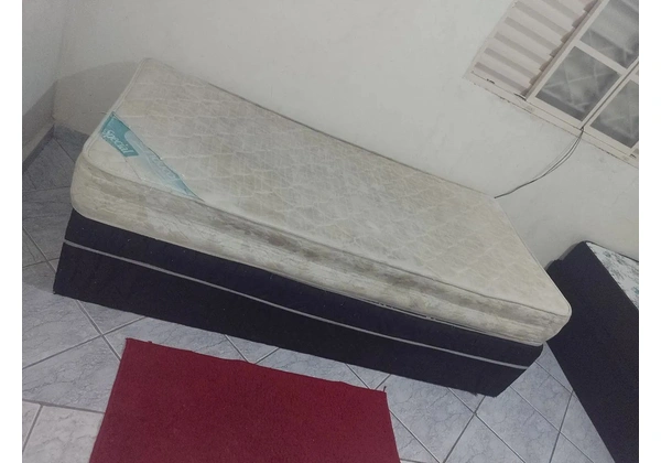 Vendo cama box solteiro