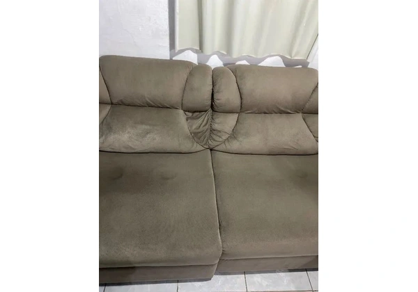 Sofá retrátil conservado