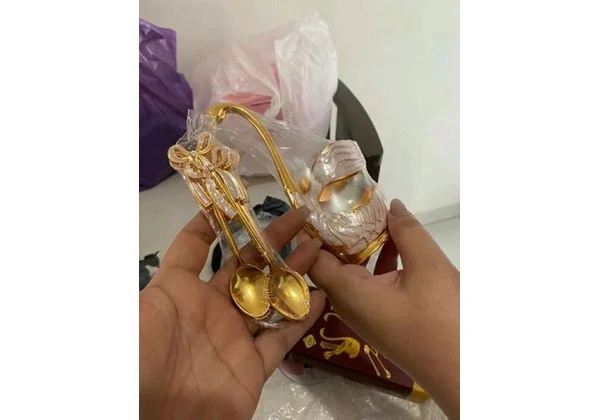 Cisne dourado com rosa acompanha 6 colheres de sobremesa aço inoxidável dourado