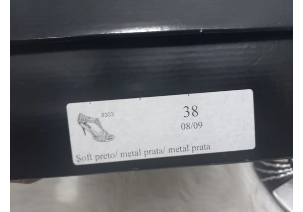 Sandália preta tamanho 38