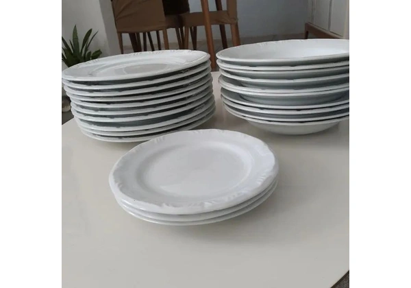 16 Pratos de Porcelana Schmidt