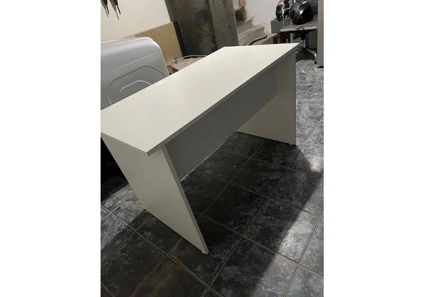 Mesa de Escritório Branca Semi Nova